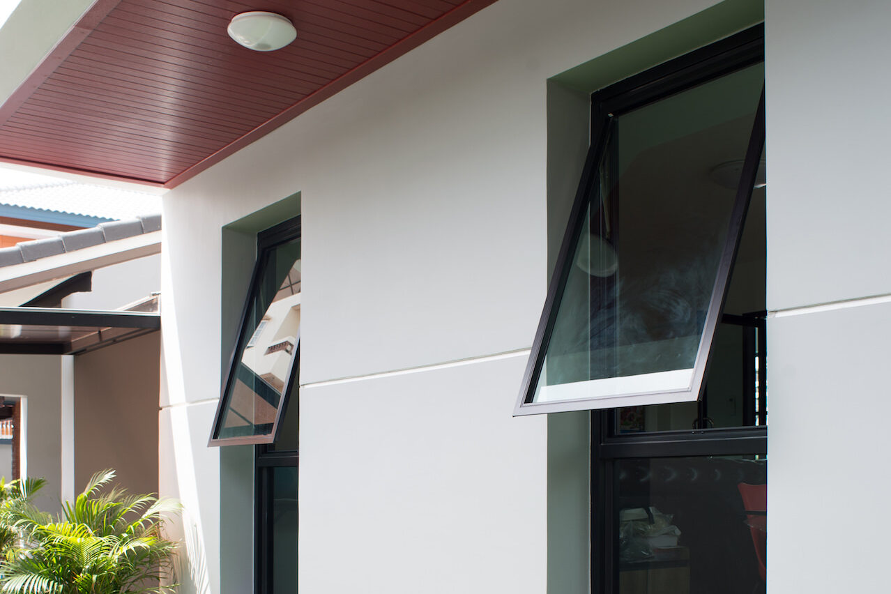 การติดตั้งบานกระทุ้งร่วมกับช่องแสง